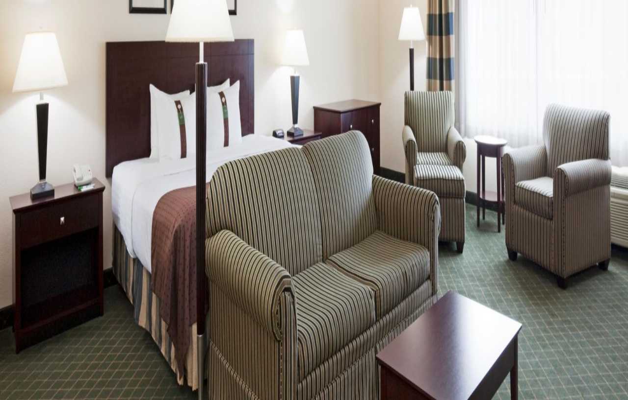 Holiday Inn Conference Center Marshfield, An Ihg Hotel Exteriör bild